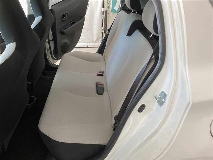 2012 Toyota Vitz DBA-NSP130 (UW-693d25a1e8194)[14]