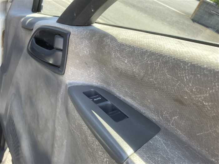 2012 Isuzu Forward SKG-FRR90S1 (UW-6981ac5133406)[25]