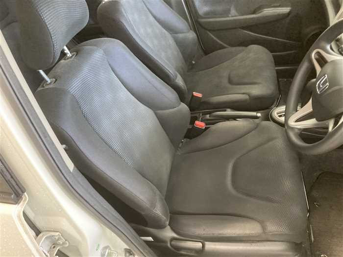 2013 Honda Fit DBA-GE6 (UW-69a693e93b1ad)[9]