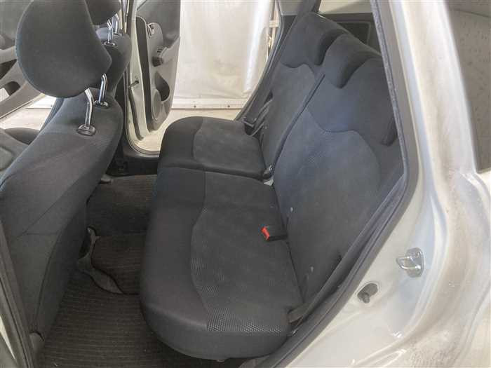 2013 Honda Fit DBA-GE6 (UW-69a693e93b1ad)[13]