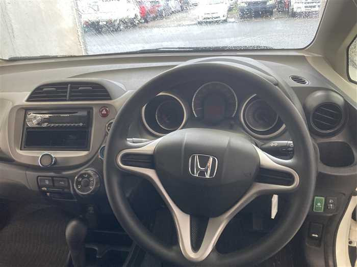 2013 Honda Fit DBA-GE6 (UW-69a693e93b1ad)[16]