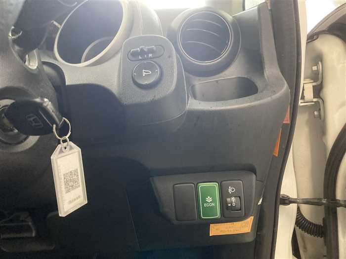 2013 Honda Fit DBA-GE6 (UW-69a693e93b1ad)[17]