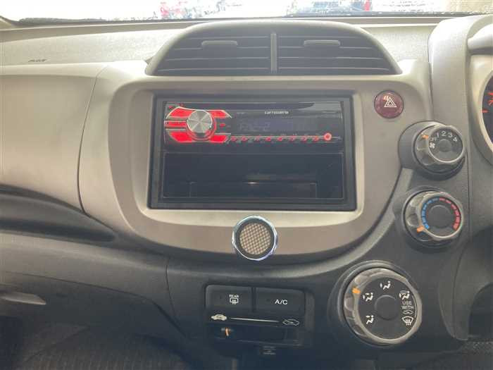 2013 Honda Fit DBA-GE6 (UW-69a693e93b1ad)[18]