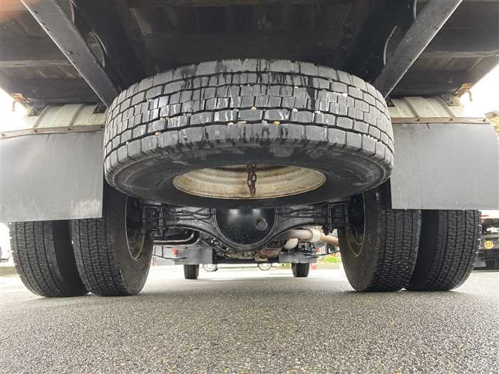 2011 Isuzu Forward SKG-FRR90S1 (UW-69b2795963177)[10]