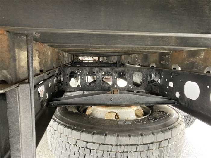 2011 Isuzu Forward SKG-FRR90S1 (UW-69b2795963177)[11]