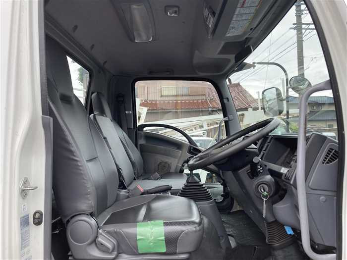 2011 Isuzu Forward SKG-FRR90S1 (UW-69b2795963177)[17]