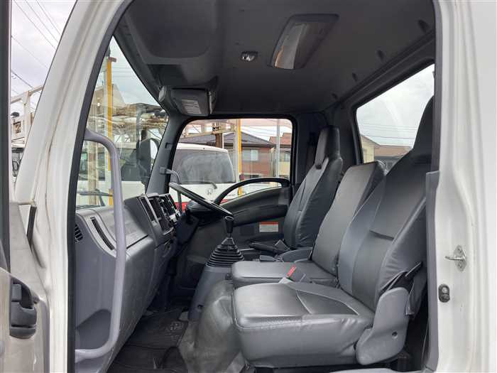 2011 Isuzu Forward SKG-FRR90S1 (UW-69b2795963177)[18]