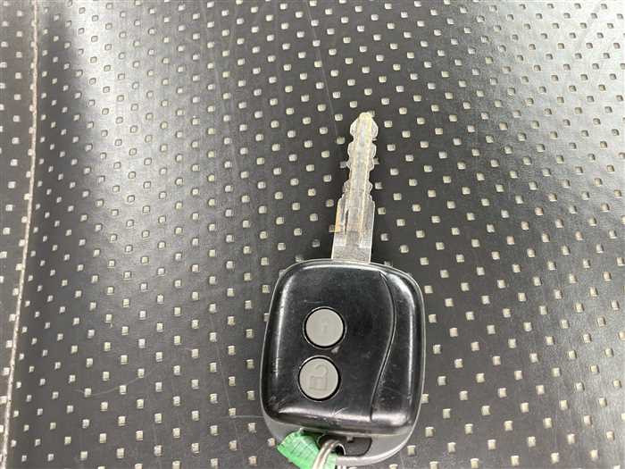 2011 Isuzu Forward SKG-FRR90S1 (UW-69b2795963177)[22]