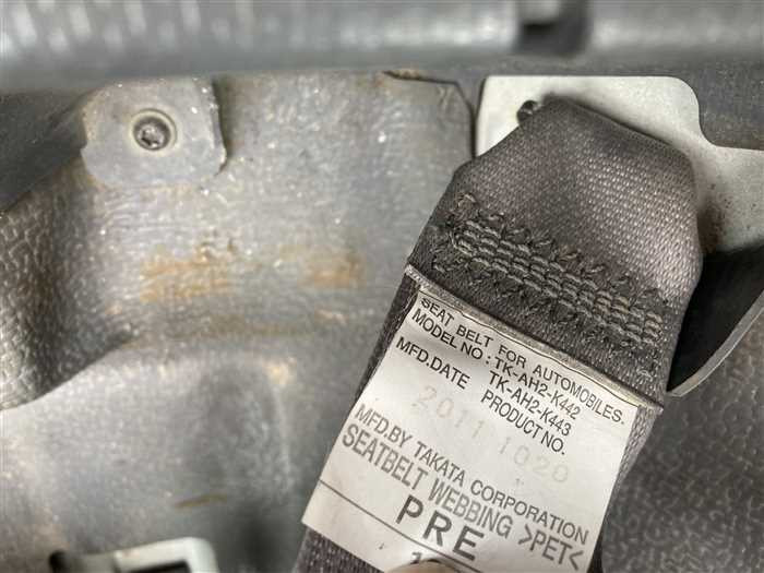 2011 Isuzu Forward SKG-FRR90S1 (UW-69b2795963177)[25]