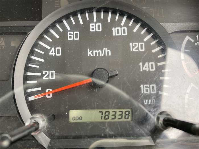 2011 Isuzu Forward SKG-FRR90S1 (UW-69b2795963177)[26]