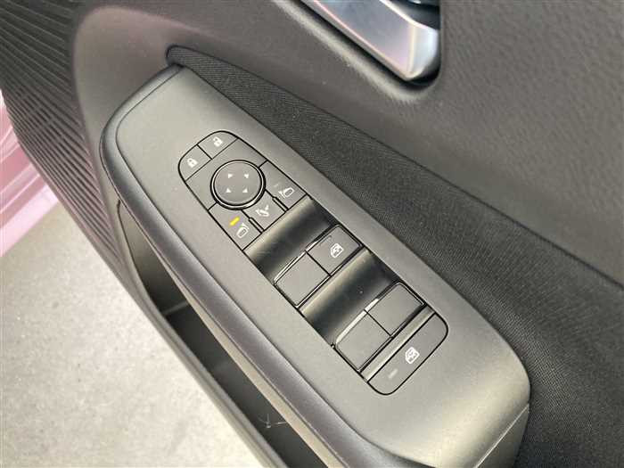 2024 Nissan Note 6AA-E13 (UW-69426911a921c)[18]