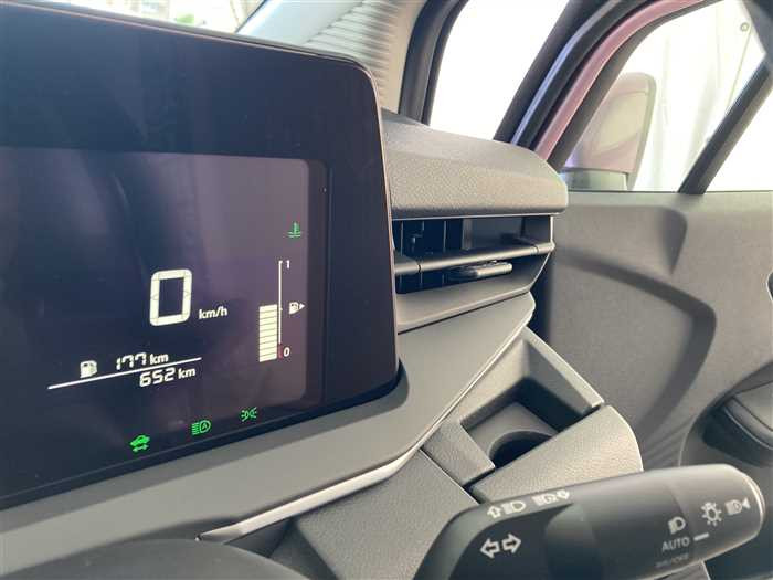 2024 Nissan Note 6AA-E13 (UW-69426911a921c)[25]