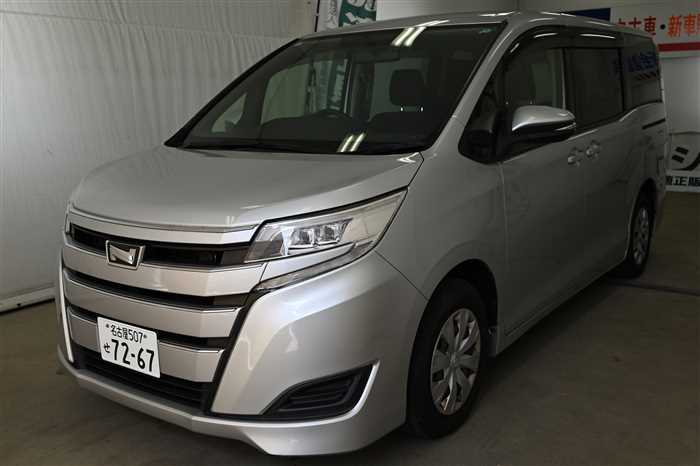2017 Toyota Noah DBA-ZRR80G