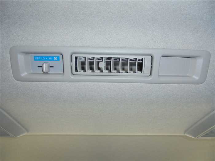 2022 Toyota Hiace Wagon TRH214W (UW-69ad001ff2f7d)[18]