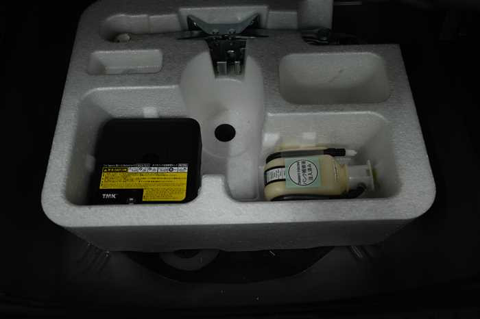 2014 Toyota Corolla Fielder DAA-NKE165G (UW-6981ac55bfb93)[11]