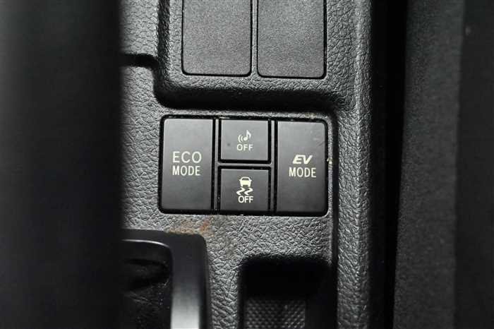 2014 Toyota Corolla Fielder DAA-NKE165G (UW-6981ac55bfb93)[20]