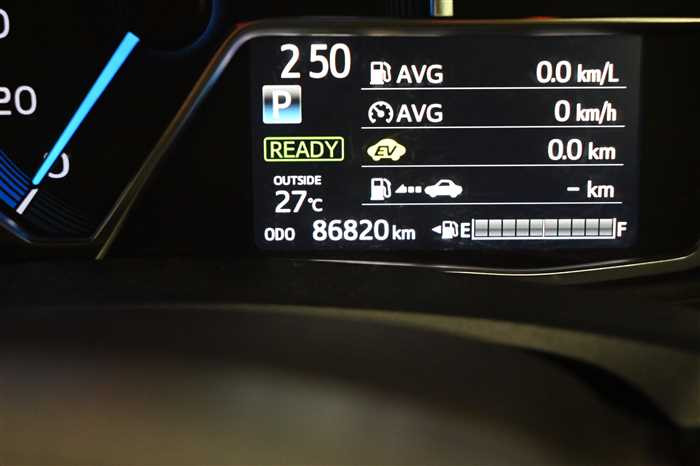 2014 Toyota Corolla Fielder DAA-NKE165G (UW-6981ac55bfb93)[26]