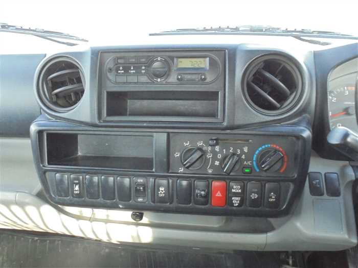 2018 Toyota Dyna Truck XZU620D (UW-69ad002ebd1e9)[16]