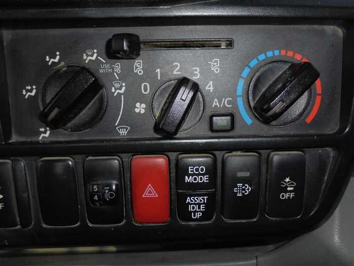 2018 Toyota Dyna Truck XZU620D (UW-69ad002ebd1e9)[19]