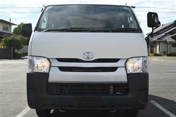 2019 Toyota Hiace Van CBF-TRH200V (UW-69771e40d51a1)[1]