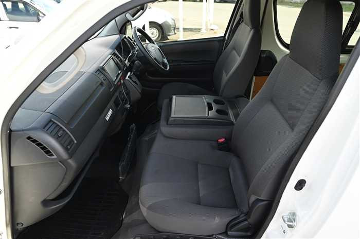 2019 Toyota Hiace Van CBF-TRH200V (UW-69771e40d51a1)[11]