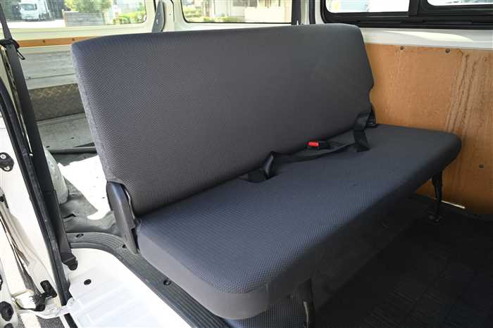 2019 Toyota Hiace Van CBF-TRH200V (UW-69771e40d51a1)[12]