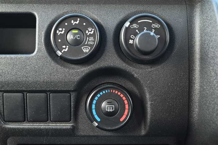 2019 Toyota Hiace Van CBF-TRH200V (UW-69771e40d51a1)[21]