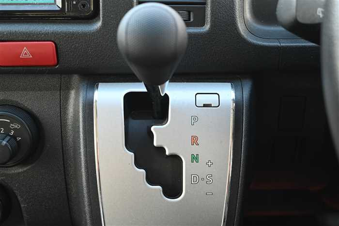 2019 Toyota Hiace Van CBF-TRH200V (UW-69771e40d51a1)[22]