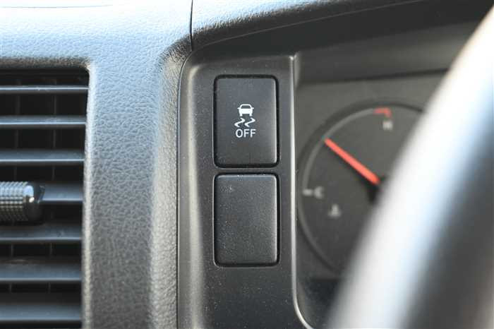 2019 Toyota Hiace Van CBF-TRH200V (UW-69771e40d51a1)[23]