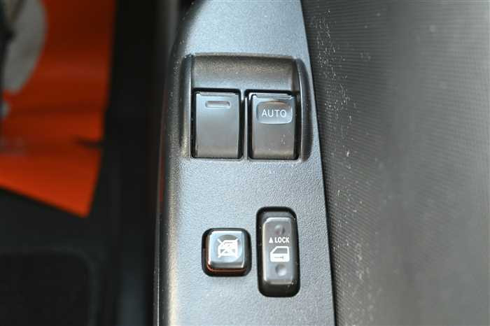 2019 Toyota Hiace Van CBF-TRH200V (UW-69771e40d51a1)[24]