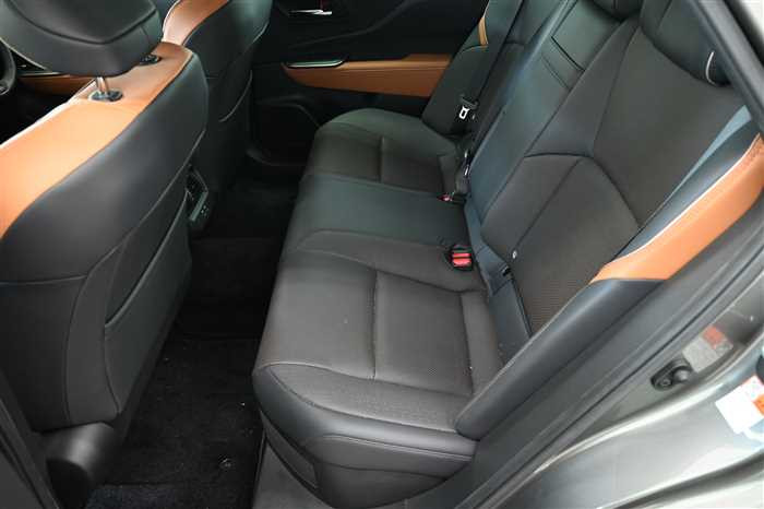 2023 Toyota Crown 5AA-TZSH35 (UW-6981ac6582f3f)[12]