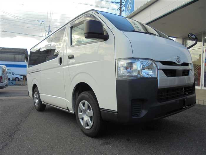 2020 Toyota Hiace Van GDH206V (UW-694cf5d9d0de0)[4]