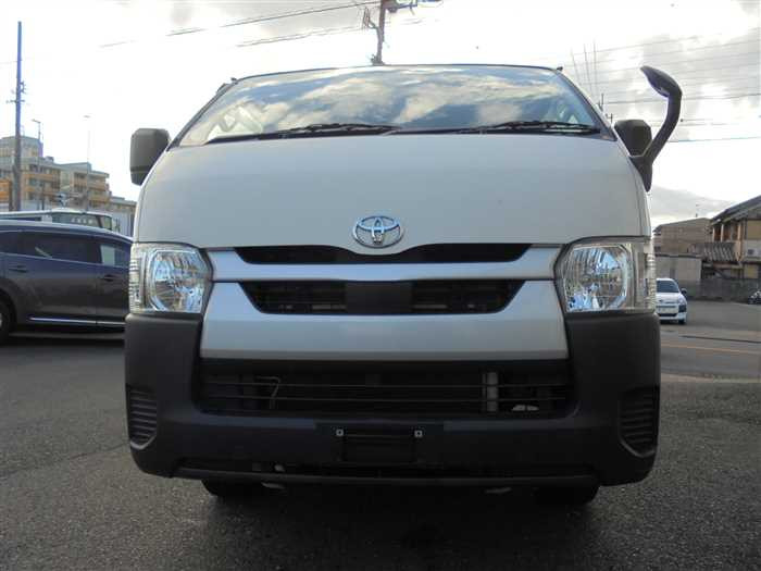 2020 Toyota Hiace Van GDH206V (UW-694cf5d9d0de0)[5]