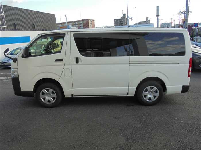 2020 Toyota Hiace Van GDH206V (UW-694cf5d9d0de0)[7]