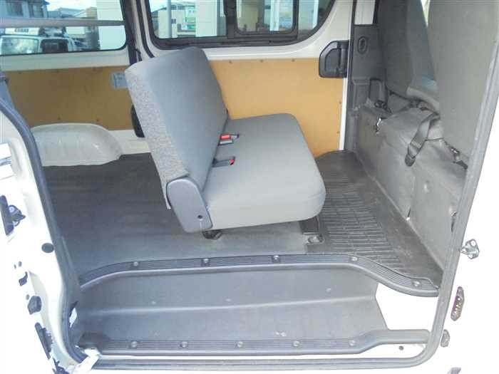 2020 Toyota Hiace Van GDH206V (UW-694cf5d9d0de0)[11]