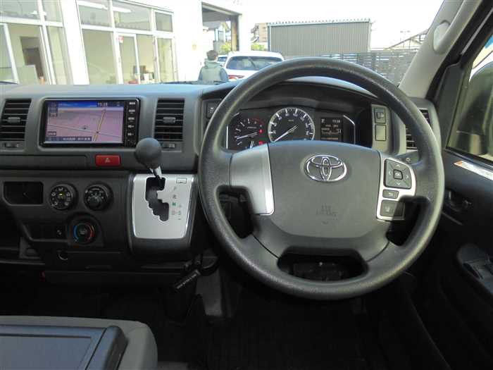 2020 Toyota Hiace Van GDH206V (UW-694cf5d9d0de0)[22]