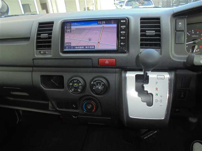 2020 Toyota Hiace Van GDH206V (UW-694cf5d9d0de0)[23]