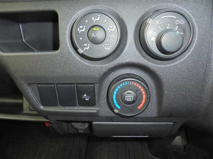 2020 Toyota Hiace Van GDH206V (UW-694cf5d9d0de0)[24]