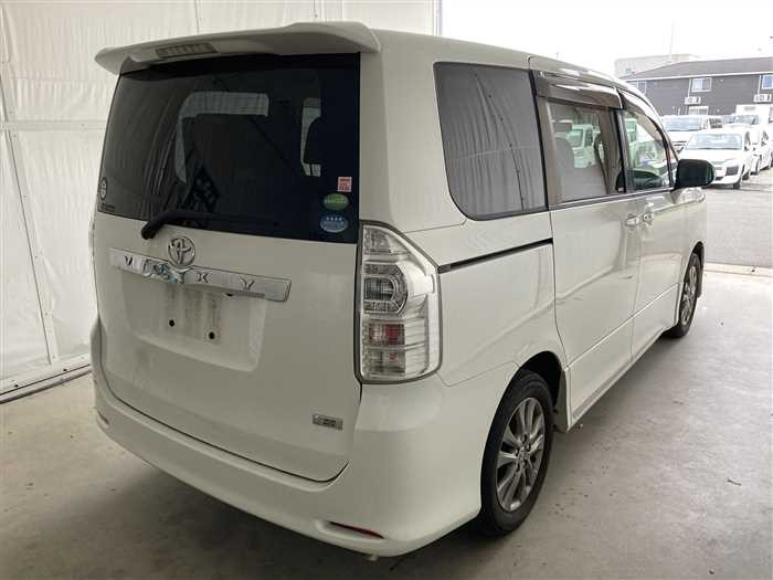 2013 Toyota Voxy DBA-ZRR70W (UW-695e10fcbe732)[1]