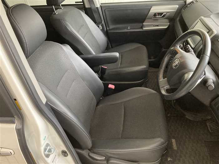 2013 Toyota Voxy DBA-ZRR70W (UW-695e10fcbe732)[7]