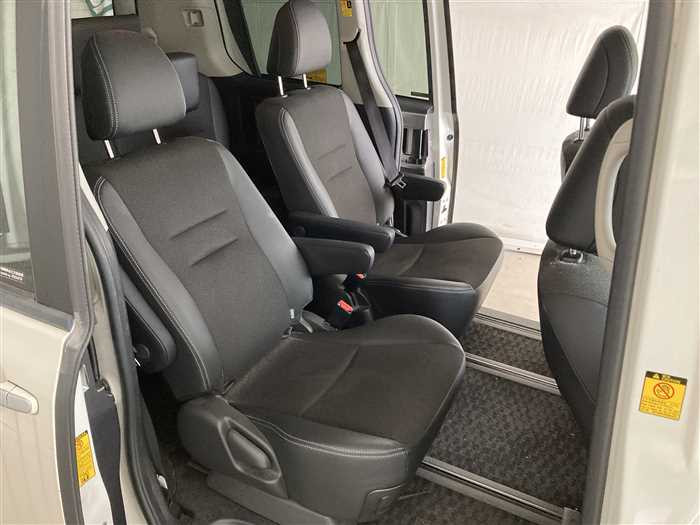 2013 Toyota Voxy DBA-ZRR70W (UW-695e10fcbe732)[8]