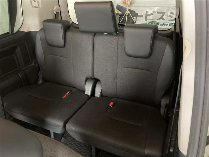 2013 Toyota Voxy DBA-ZRR70W (UW-695e10fcbe732)[11]