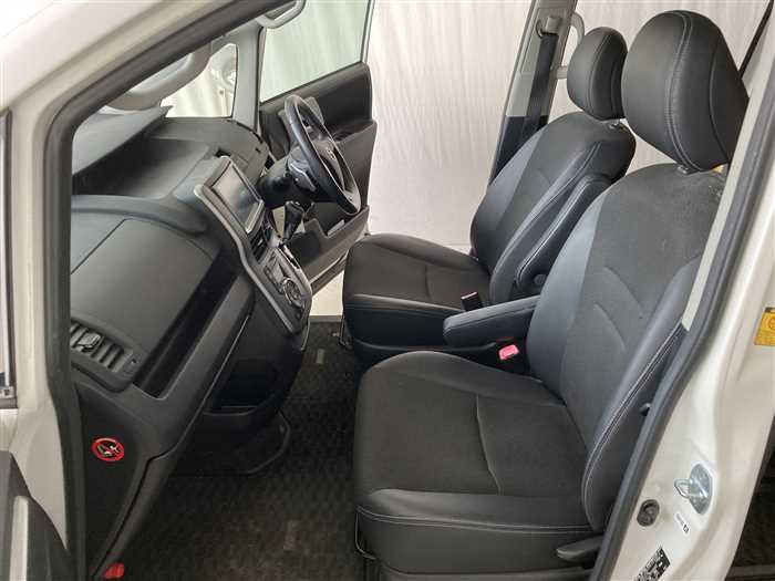 2013 Toyota Voxy DBA-ZRR70W (UW-695e10fcbe732)[13]