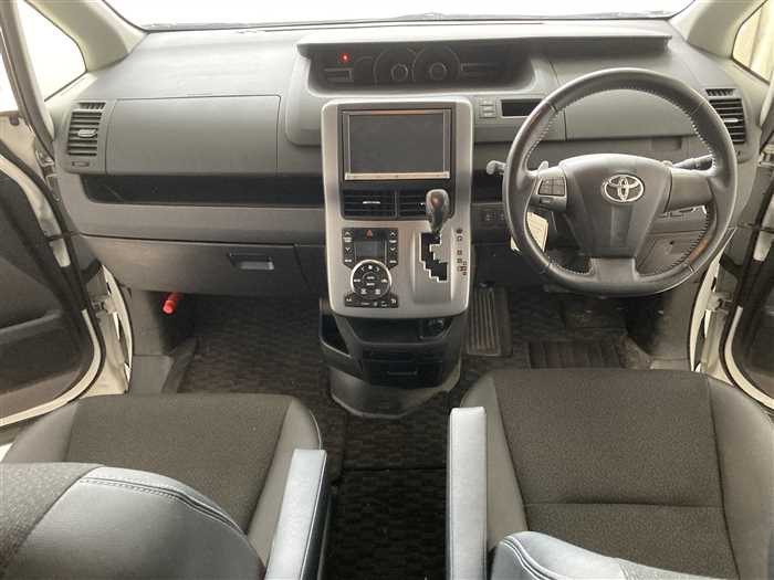 2013 Toyota Voxy DBA-ZRR70W (UW-695e10fcbe732)[14]
