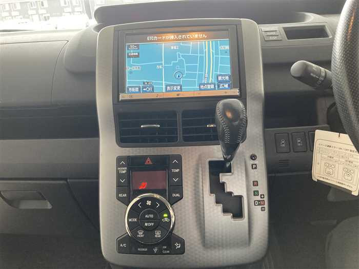 2013 Toyota Voxy DBA-ZRR70W (UW-695e10fcbe732)[17]