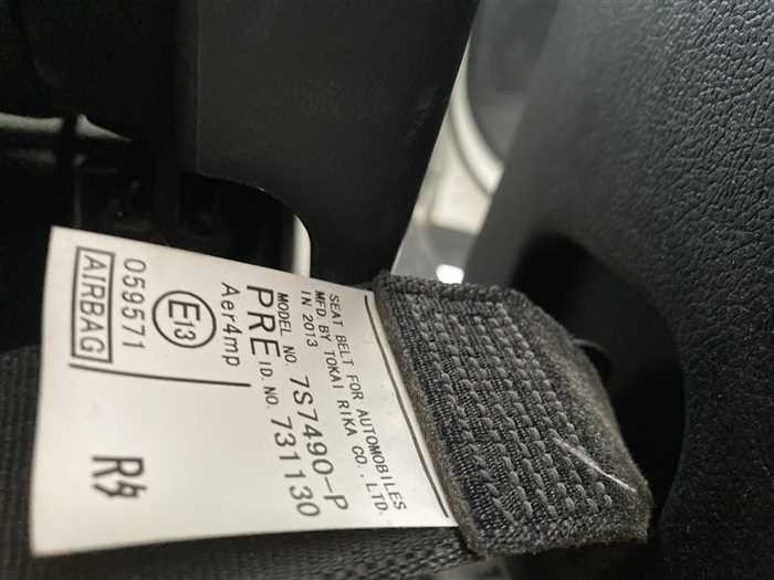 2013 Toyota Voxy DBA-ZRR70W (UW-695e10fcbe732)[21]