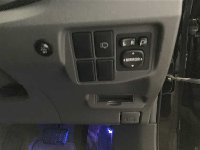 2011 Toyota Prius DAA-ZVW30 (UW-695e10f51aef0)[18]