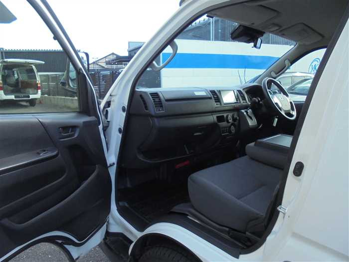 2019 Toyota Regiusace Van TRH200V (UW-69ad0008b9810)[9]