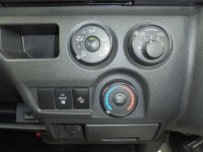 2019 Toyota Regiusace Van TRH200V (UW-69ad0008b9810)[23]