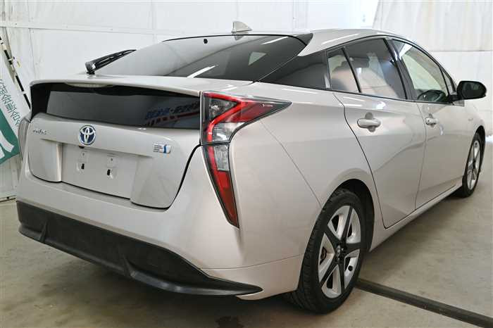 2015 Toyota Prius DAA-ZVW50 (UW-695e11269ae39)[1]